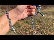 Charger et lire la vidéo dans la visionneuse de la Galerie, Perles en cyanite