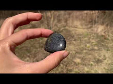 Charger et lire la vidéo dans la visionneuse de la Galerie, Quartz avec inclusions de graphite 9
