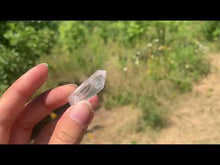 Charger et lire la vidéo dans la visionneuse de la Galerie, Cristal de roche, pointe brut, taille moyenne