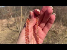 Charger et lire la vidéo dans la visionneuse de la Galerie, Perles en pierre de soleil facettées entre 2,5 et 7,5mm PSD