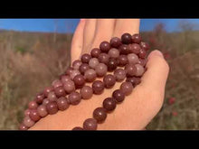Charger et lire la vidéo dans la visionneuse de la Galerie, Perles en aventurine de couleur aubergine entre 6 et 10mm