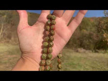 Charger et lire la vidéo dans la visionneuse de la Galerie, Perles en unakite, forme diamant entre 6 et 10mm