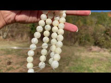 Charger et lire la vidéo dans la visionneuse de la Galerie, Perles en nacre blanche entre 2 et 12mm
