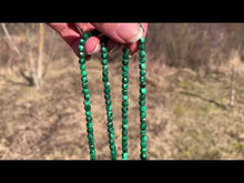 Charger et lire la vidéo dans la visionneuse de la Galerie, Perles en malachite, forme carré facetté.