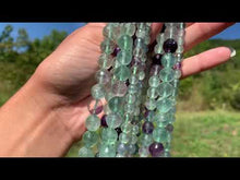 Charger et lire la vidéo dans la visionneuse de la Galerie, Perles en fluorite / fluorine facettée entre 6 et 10mm
