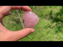 Charger et lire la vidéo dans la visionneuse de la Galerie, Coeurs en quartz rose