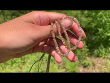 Charger et lire la vidéo dans la visionneuse de la Galerie, Perles en microcline entre 4 et 10mm