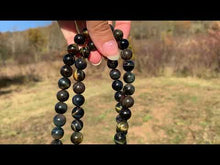 Charger et lire la vidéo dans la visionneuse de la Galerie, Perles en oeil de tigre mélangé avec de l'oeil de faucon entre 6 et 10mm