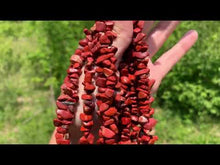 Charger et lire la vidéo dans la visionneuse de la Galerie, Perles en jaspe rouge, forme chips