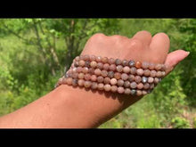 Charger et lire la vidéo dans la visionneuse de la Galerie, Perles en microcline entre 4 et 10mm