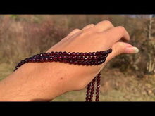 Charger et lire la vidéo dans la visionneuse de la Galerie, Perles en grenat facettées 5mm