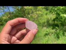Charger et lire la vidéo dans la visionneuse de la Galerie, Quartz rose, pierre roulée