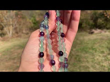 Charger et lire la vidéo dans la visionneuse de la Galerie, Perles en fluorite / fluorine facettée entre 6 et 10mm