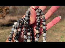 Charger et lire la vidéo dans la visionneuse de la Galerie, Perles en jaspe Picasso entre 4 et 12mm