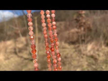 Charger et lire la vidéo dans la visionneuse de la Galerie, Perles en pierre de soleil facettées entre 2,5 et 7,5mm PSD