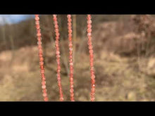 Charger et lire la vidéo dans la visionneuse de la Galerie, Perles en pierre de soleil facettées entre 2,5 et 7,5mm PSD