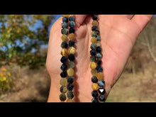 Charger et lire la vidéo dans la visionneuse de la Galerie, Perles en oeil de tigre mélangé avec de l'oeil de faucon, forme diamant entre 6 et 10mm