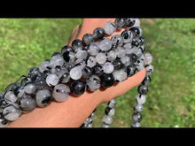 Charger et lire la vidéo dans la visionneuse de la Galerie, Perles en quartz avec inclusions de tourmaline entre 8 et 12mm, QTT