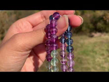 Charger et lire la vidéo dans la visionneuse de la Galerie, Perles en fluorite / fluorine entre 6-6,5 et 12mm