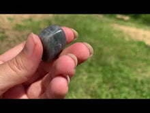 Charger et lire la vidéo dans la visionneuse de la Galerie, Labradorite, pierre roulée