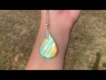 Charger et lire la vidéo dans la visionneuse de la Galerie, Bélière papillon de taille moyenne (argentée, dorée, rosée)