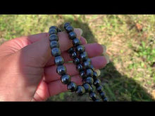 Charger et lire la vidéo dans la visionneuse de la Galerie, Perles en hématite avec un aspect mate et polie entre 6 et 12mm
