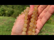Charger et lire la vidéo dans la visionneuse de la Galerie, Perles en quartz à inclusions de rutile entre 4 et 12mm QRU