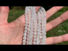 Charger et lire la vidéo dans la visionneuse de la Galerie, Perles en labradorite blanche entre 4 et 10mm LBT