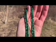 Charger et lire la vidéo dans la visionneuse de la Galerie, Perles en malachite, forme carré facetté.