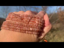 Charger et lire la vidéo dans la visionneuse de la Galerie, Perles en pierre de lune pêche entre 4 et 10mm PLPU