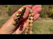 Charger et lire la vidéo dans la visionneuse de la Galerie, Perles en jaspe paysage forme diamant entre 6 et 10mm