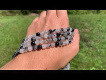 Charger et lire la vidéo dans la visionneuse de la Galerie, Perles en quartz avec inclusions de tourmaline entre 4 et 12mm, QTU
