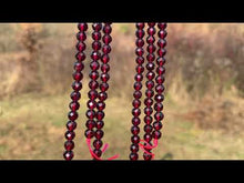 Charger et lire la vidéo dans la visionneuse de la Galerie, Perles en grenat facettées 5mm