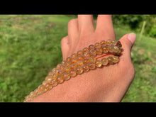 Charger et lire la vidéo dans la visionneuse de la Galerie, Perles en quartz à inclusions de rutile entre 6 et 12mm QRD