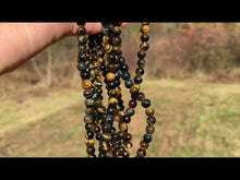 Charger et lire la vidéo dans la visionneuse de la Galerie, Perles en oeil de tigre mélangé avec de l'oeil de faucon entre 6 et 10mm