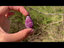 Charger et lire la vidéo dans la visionneuse de la Galerie, VENDU Rubis Zoïsite (Anyolite) 4