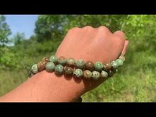 Charger et lire la vidéo dans la visionneuse de la Galerie, Perles en opale verte entre 6 et 10mm