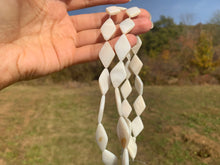 Charger l'image dans la galerie, Perles en nacre forme losange