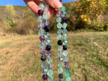 Charger l'image dans la galerie, Perles en fluorite / fluorine forme diamant entre 6 et 10mm