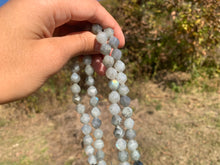 Charger l'image dans la galerie, Perles en labradorite, forme diamant entre 6 et 10mm