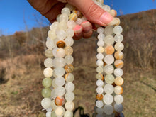 Charger l'image dans la galerie, Perles en aragonite entre 4 et 12mm