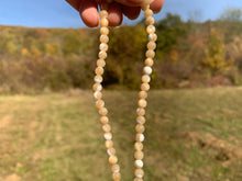 Charger l'image dans la galerie, Perles en nacre beige entre 2 et 12mm