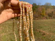 Charger l'image dans la galerie, Perles en nacre beige entre 2 et 12mm