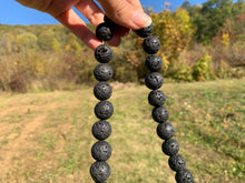Charger l'image dans la galerie, Perles en pierre de lave entre 4 et 16mm
