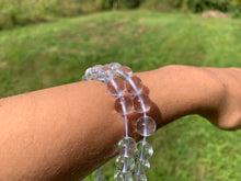 Charger l'image dans la galerie, Perles en cristal de roche quasiment sans inclusions entre 2 et 20mm