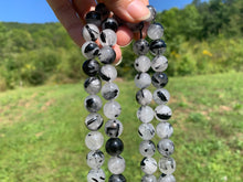Charger l'image dans la galerie, Perles en quartz avec inclusions de tourmaline entre 4 et 12mm, QTU