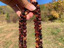 Charger l'image dans la galerie, Perles en oeil de taureau, forme diamant entre 6 et 10mm