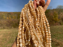 Charger l'image dans la galerie, Perles en nacre beige entre 2 et 12mm