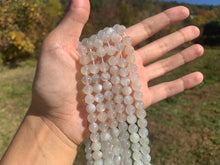 Charger l'image dans la galerie, Perles en pierre de lune blanche entre 6 et 10mm PLBT