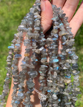 Charger l'image dans la galerie, Perles en labradorite, forme chips